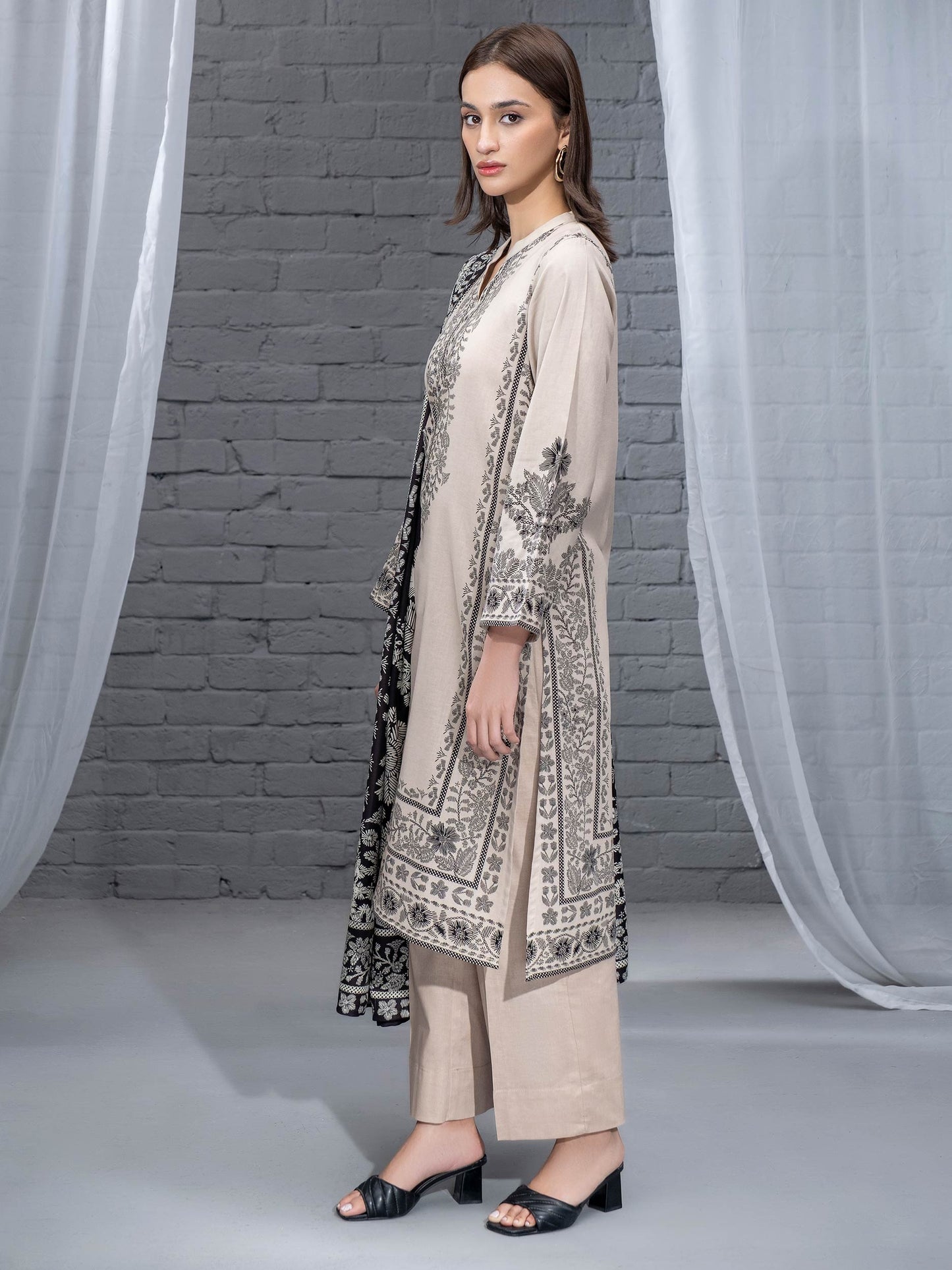 2 Piece Khaddar Suit-Printed (Unstitched)