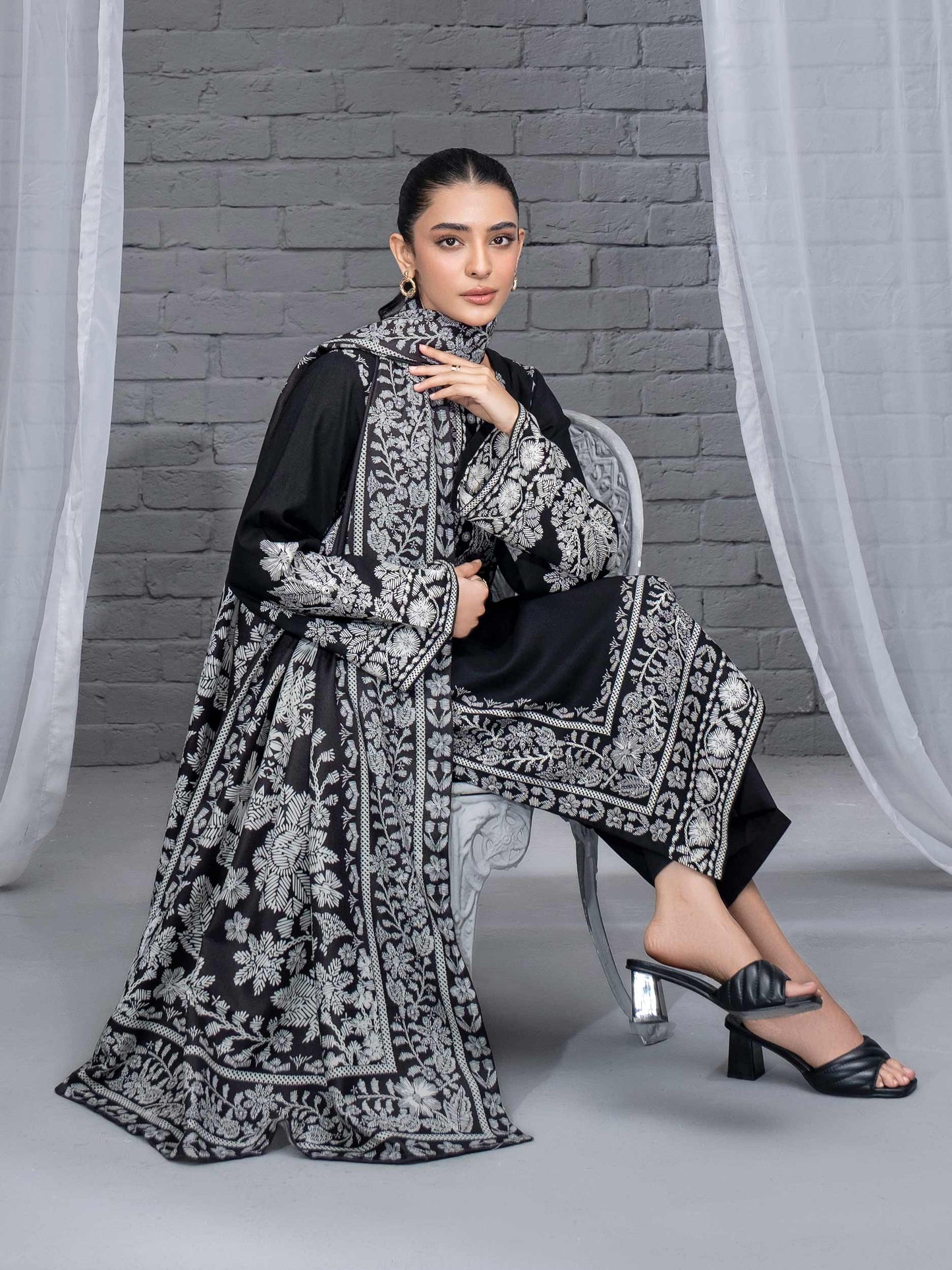 2 Piece Khaddar Suit-Printed (Unstitched)