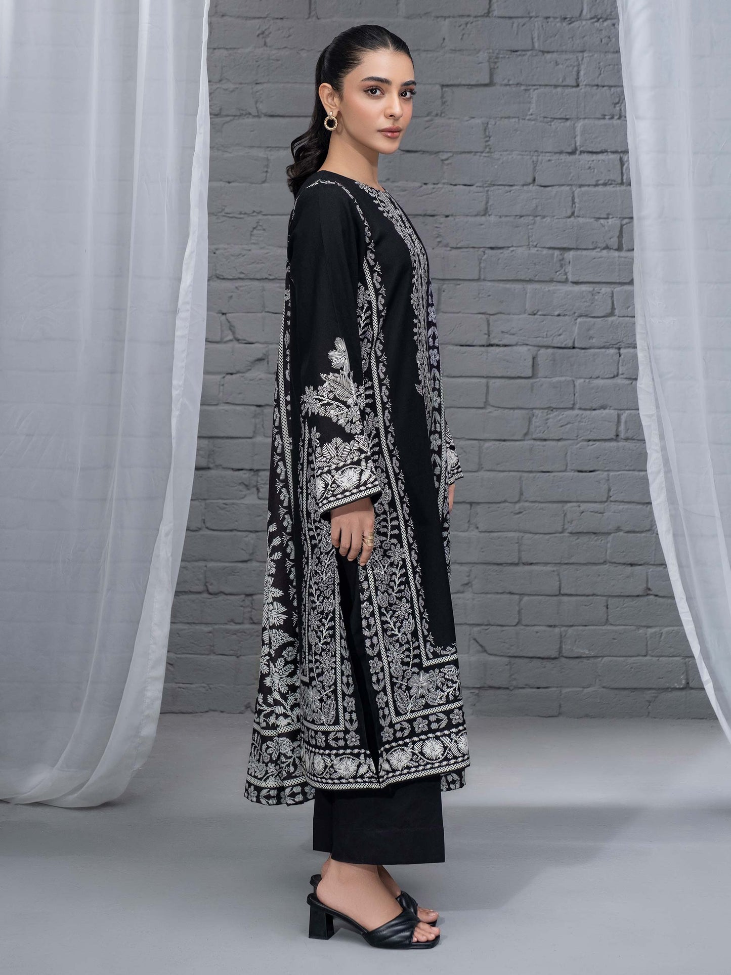 2 Piece Khaddar Suit-Printed (Unstitched)