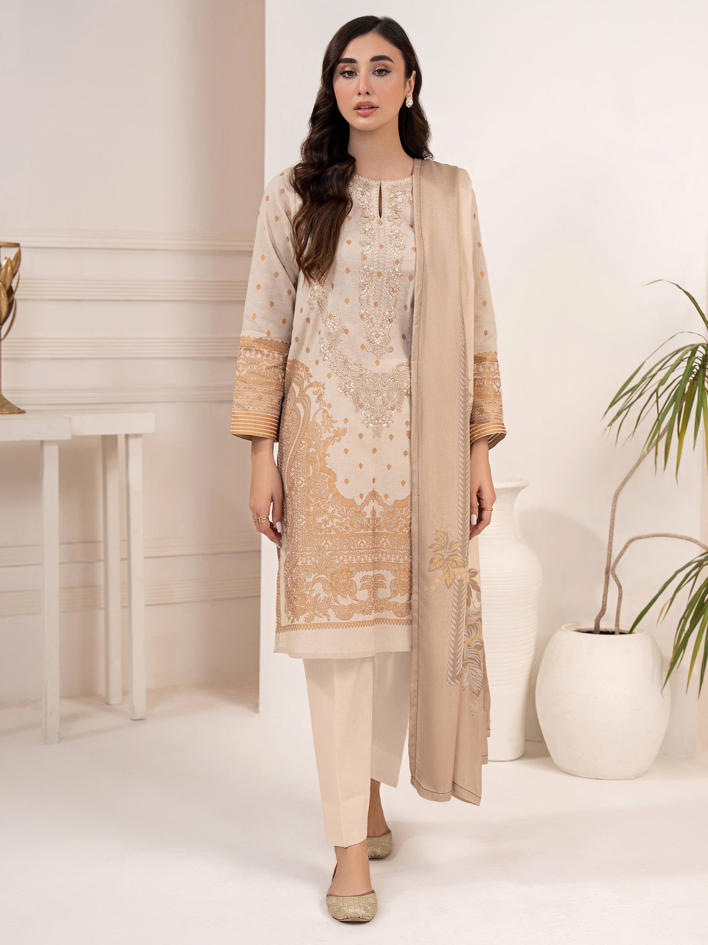 3 Piece Khaddar Suit-Embroidered (Unstitched)