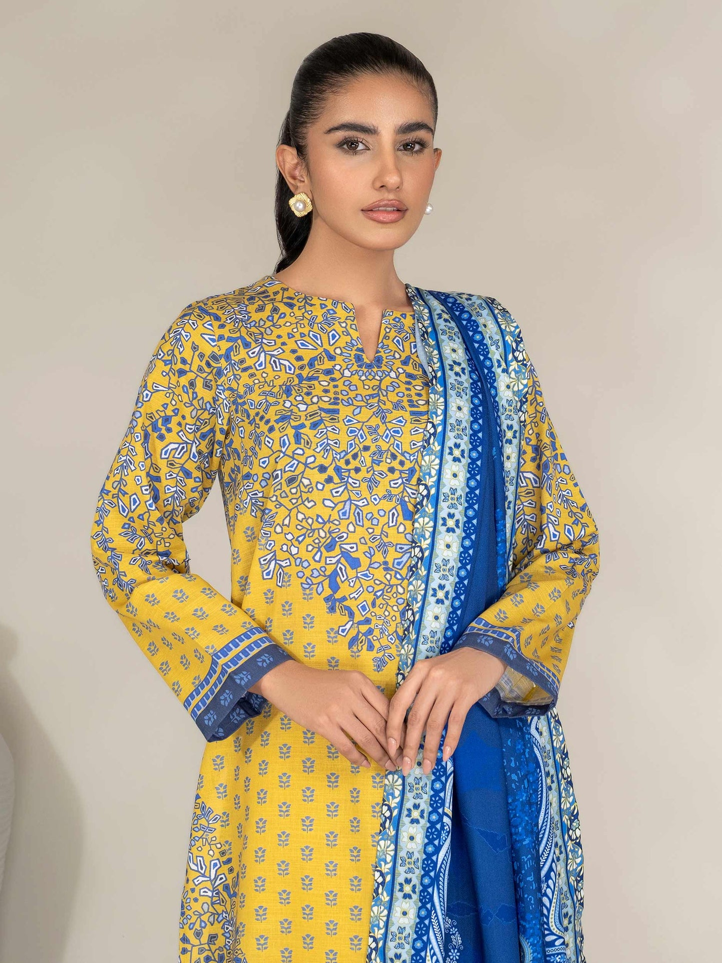 3 Piece Khaddar Suit-Printed (Unstitched)