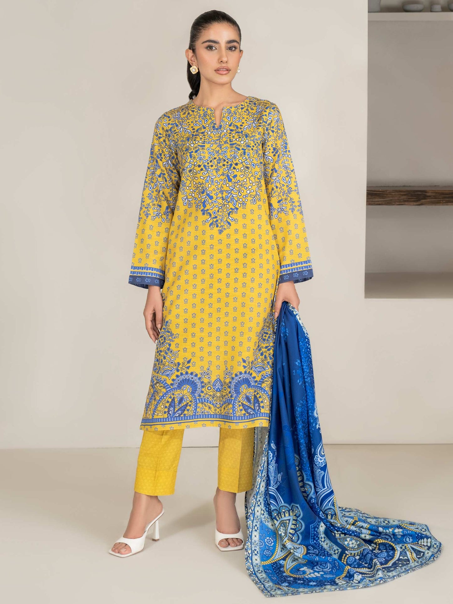 3 Piece Khaddar Suit-Printed (Unstitched)