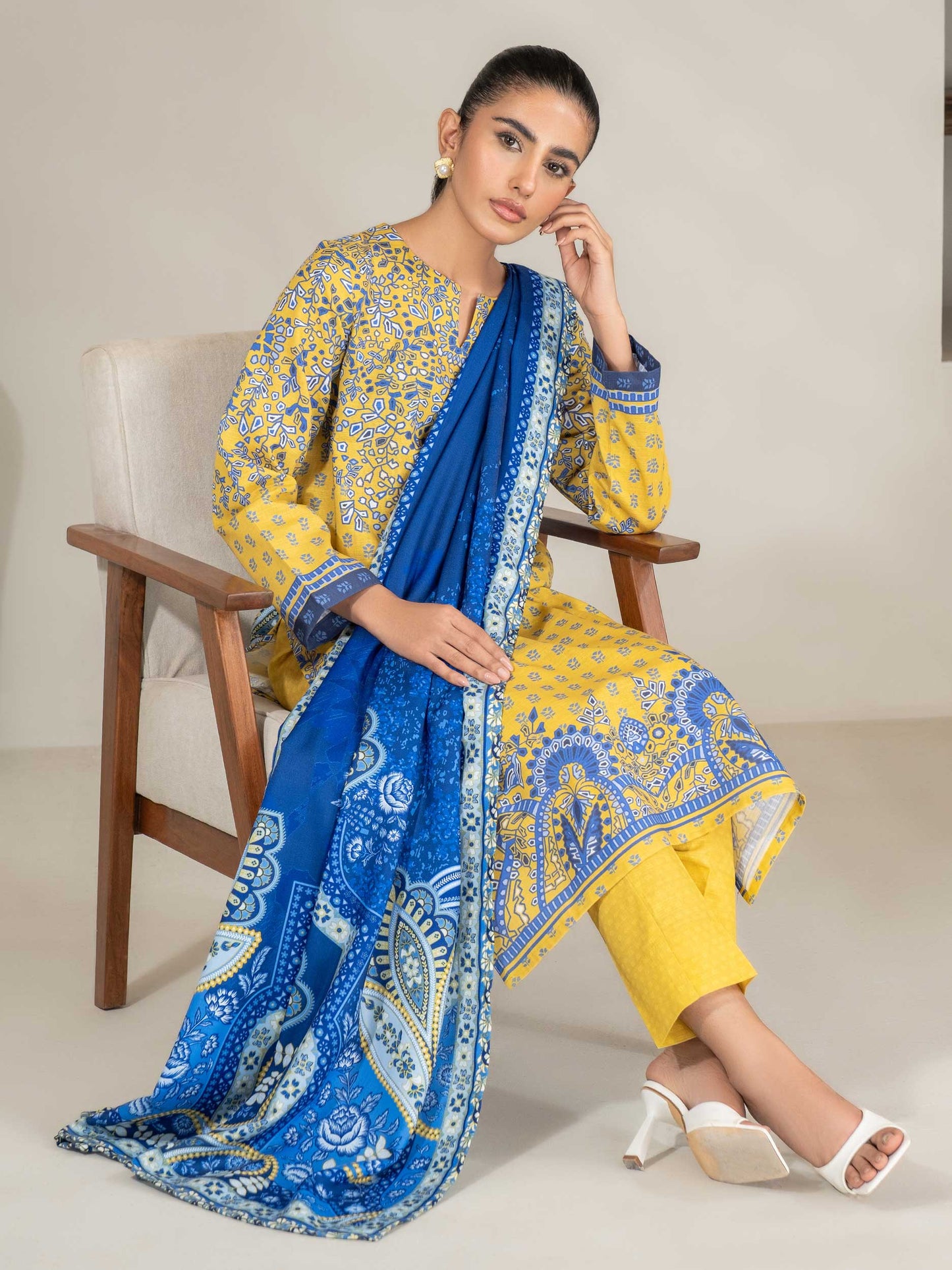 3 Piece Khaddar Suit-Printed (Unstitched)