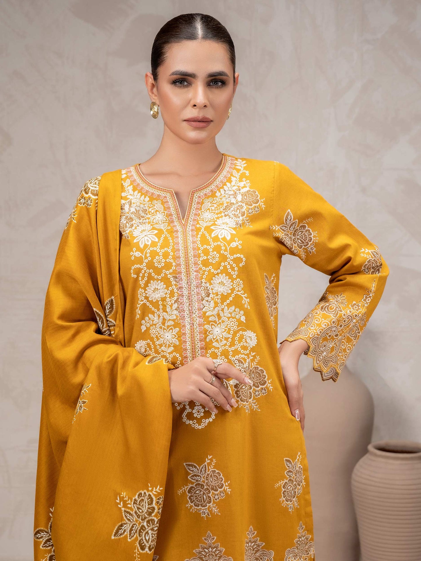 3 Piece Khaddar Suit-Embroidered (Unstitched)