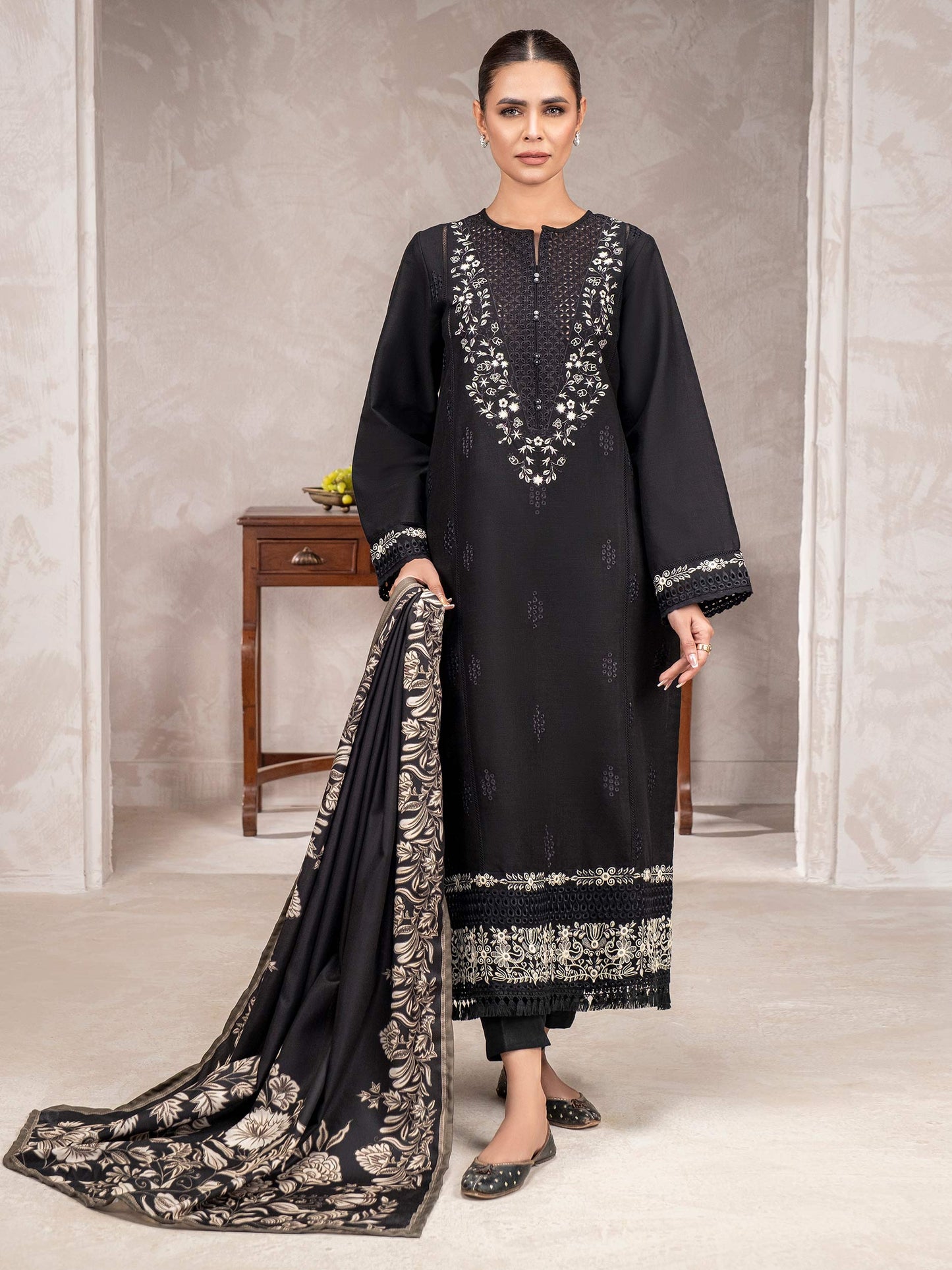 3 Piece Khaddar Suit-Embroidered (Unstitched)