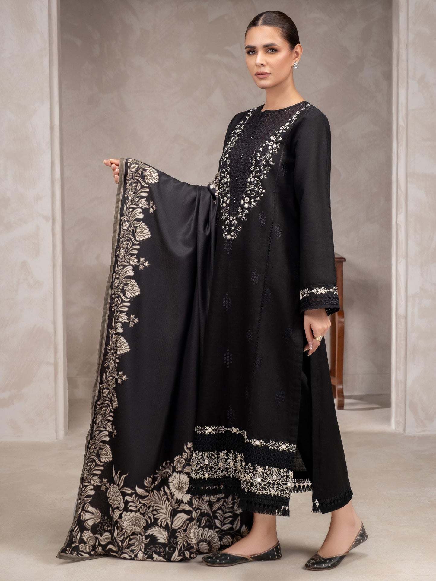 3 Piece Khaddar Suit-Embroidered (Unstitched)