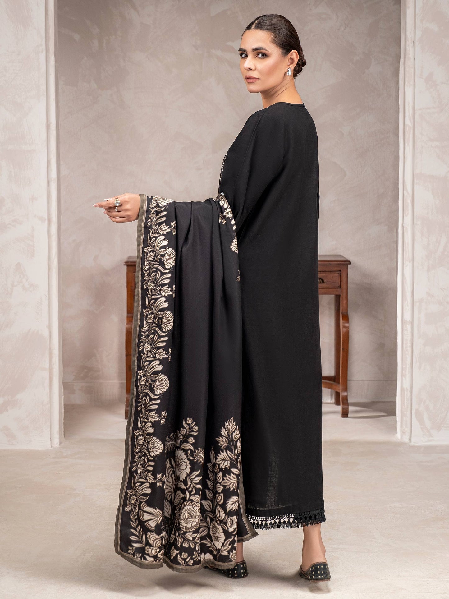 3 Piece Khaddar Suit-Embroidered (Unstitched)