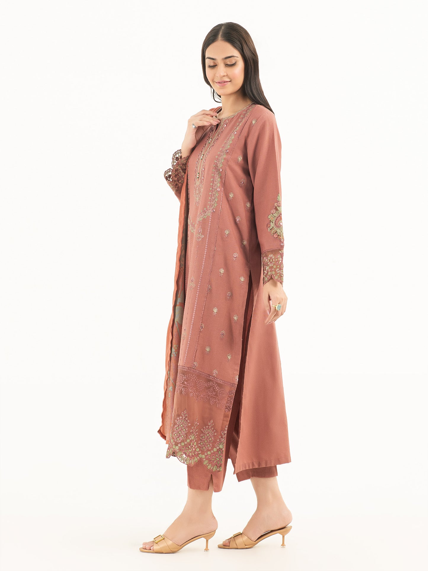 3 Piece Khaddar Suit-Embroidered (Pret)