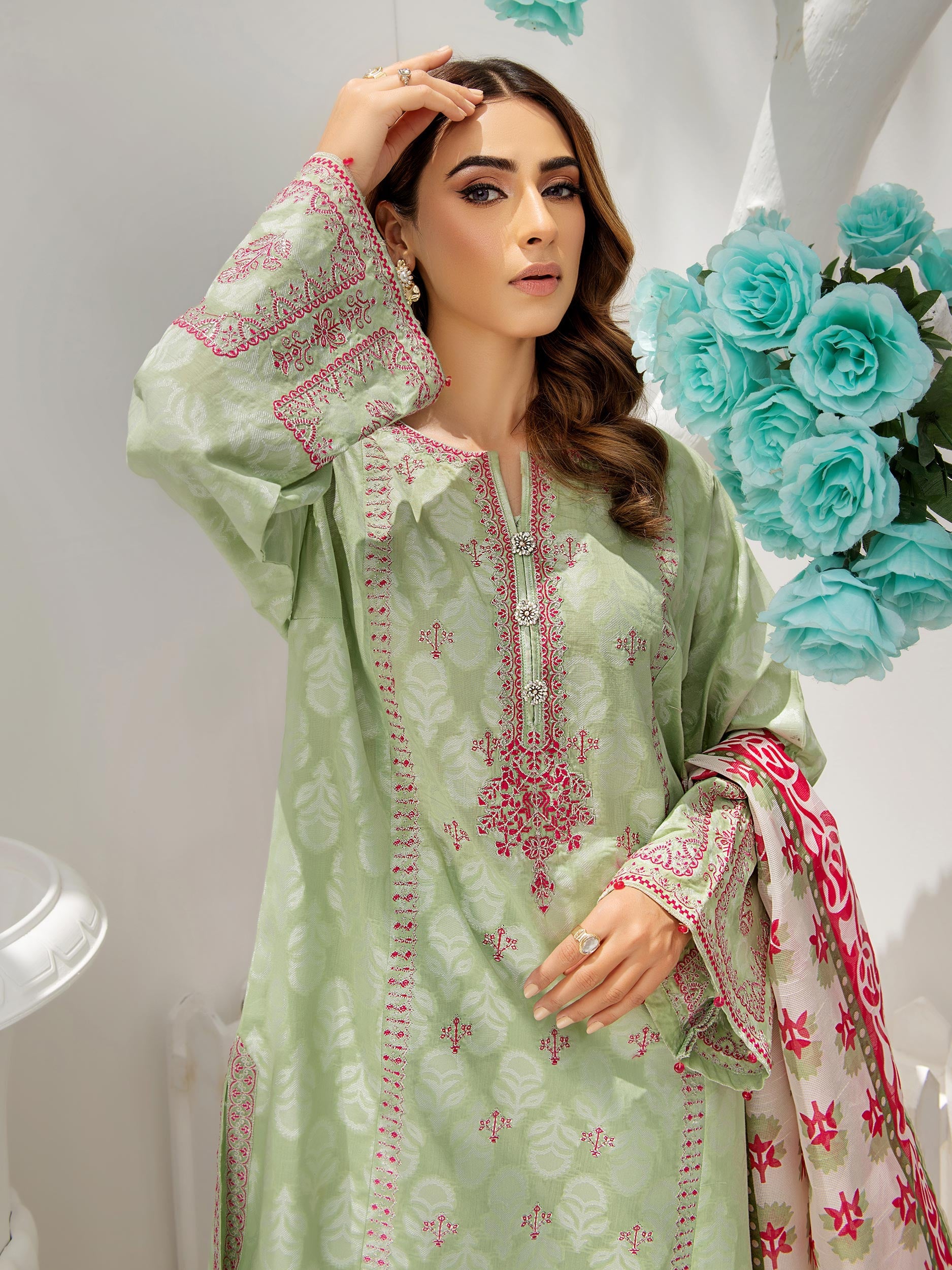 3 Piece Embroidered Jacquard Suit – Limelightpk