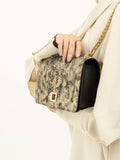 glimmer-textured-handbag