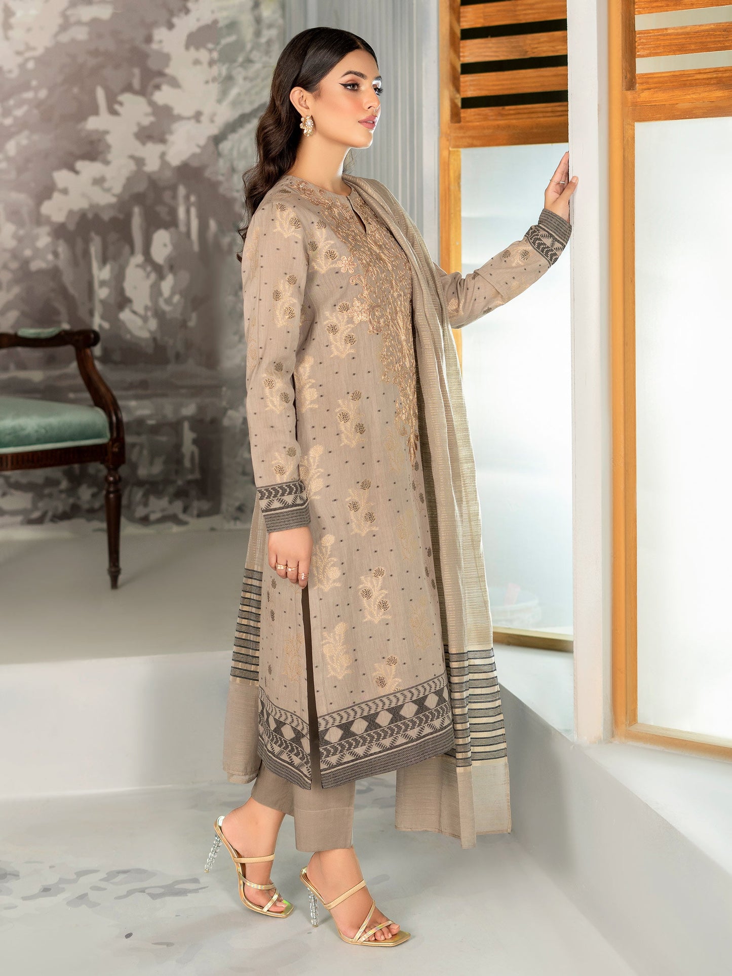 3 Piece Embroidered Jacquard Suit