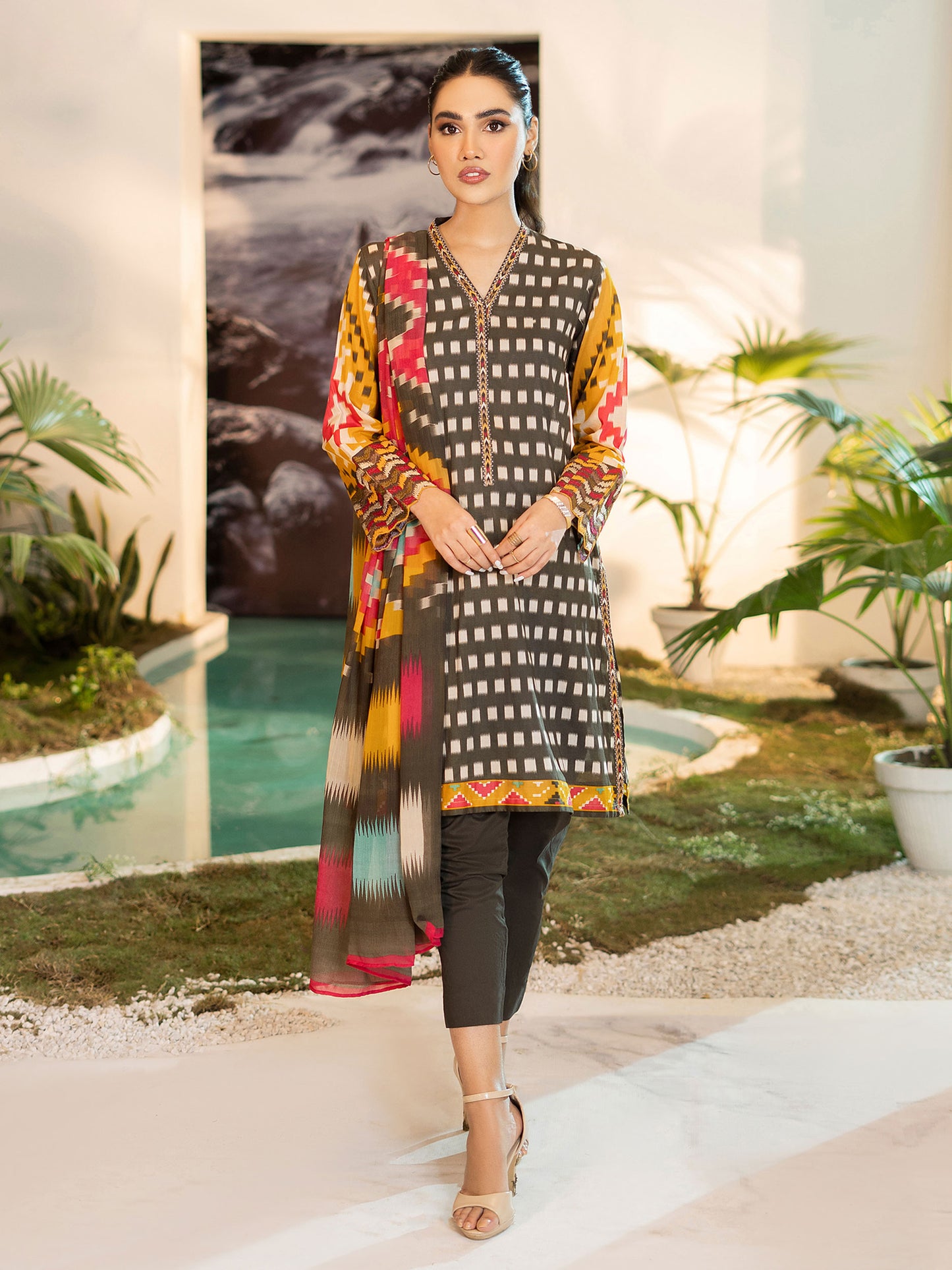 2 Piece Lawn Suit-Embroidered (Unstitched)