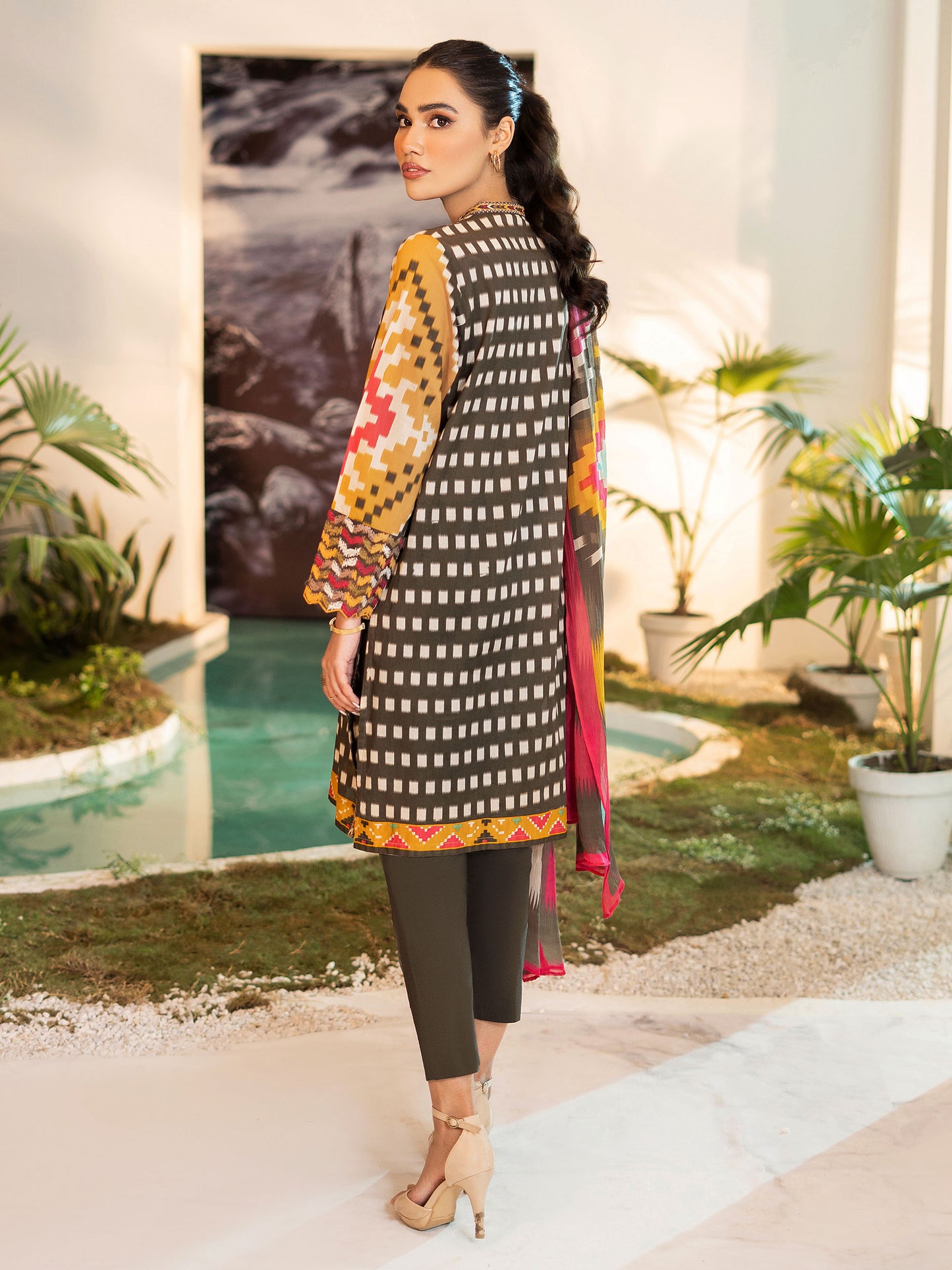 2 Piece Lawn Suit-Embroidered (Unstitched)