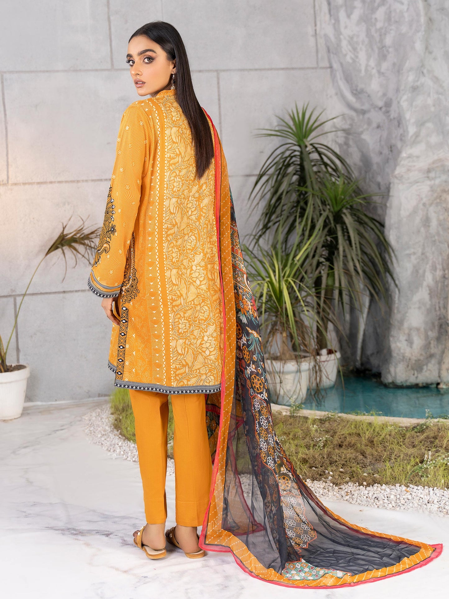 3 Piece Embroidered Lawn Suit