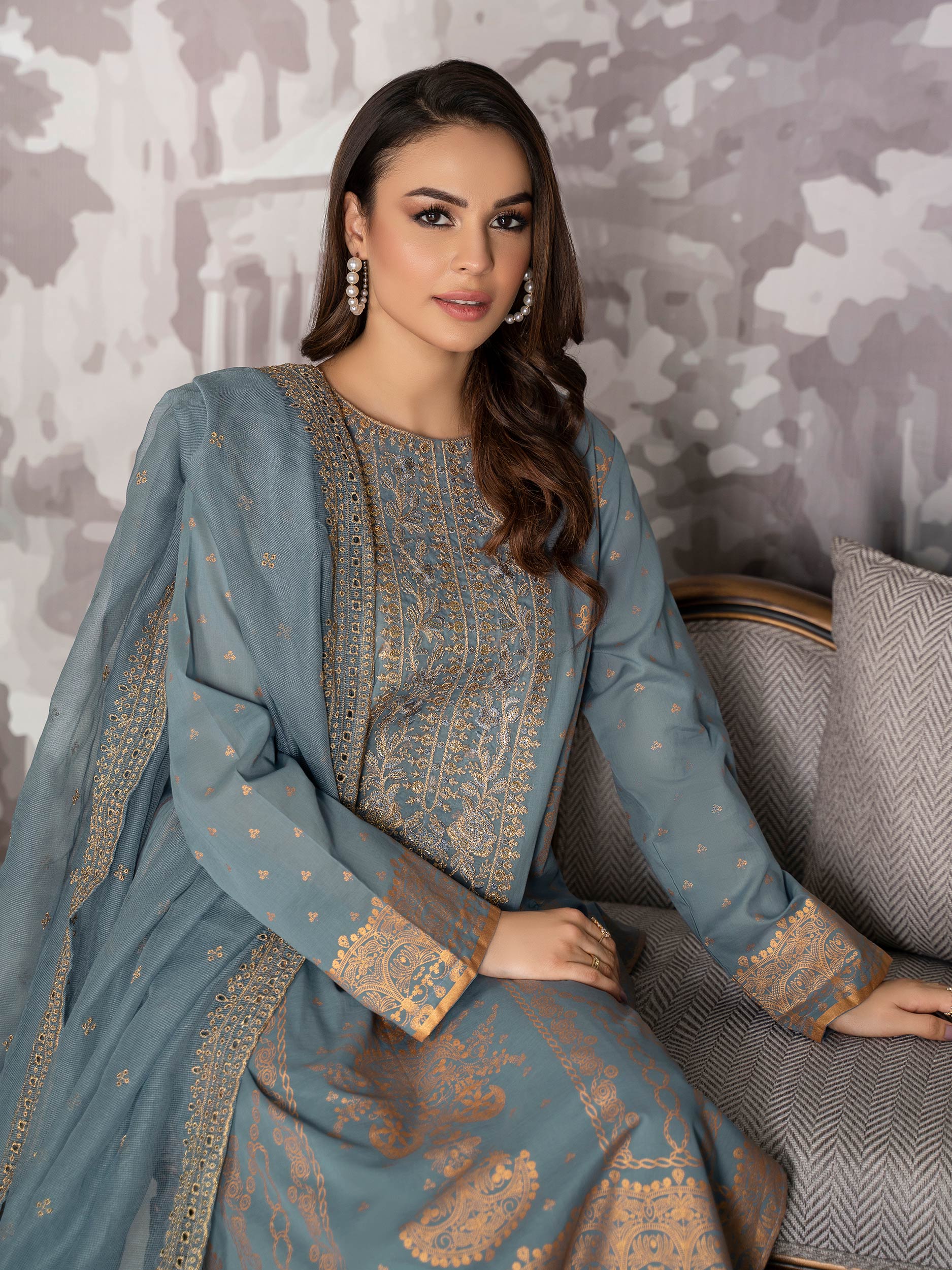 3 Piece Embroidered Lawn Suit – Limelightpk