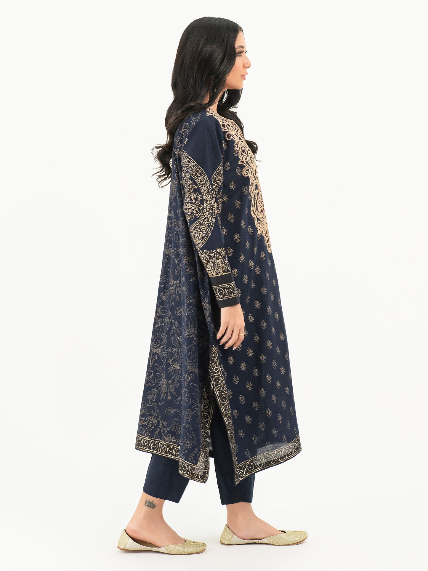 2 Piece Khaddar Suit-Embroidered (Pret)