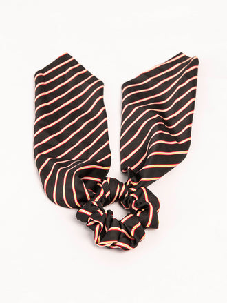 printed-scrunchie-with-tail